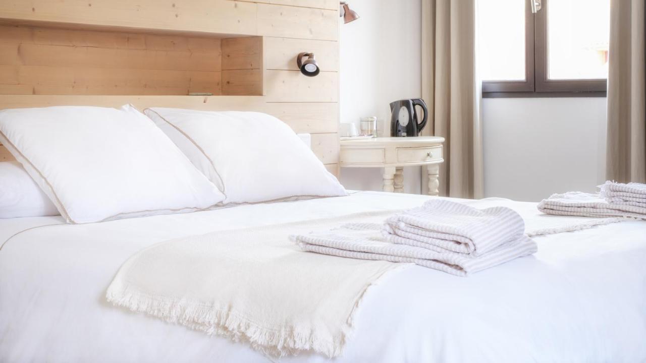 L'Ostal - Bed & Breakfast - Chambres Et Suites De 25 A 40M2 - Spa Saint-Hilaire-dʼOzilhan エクステリア 写真