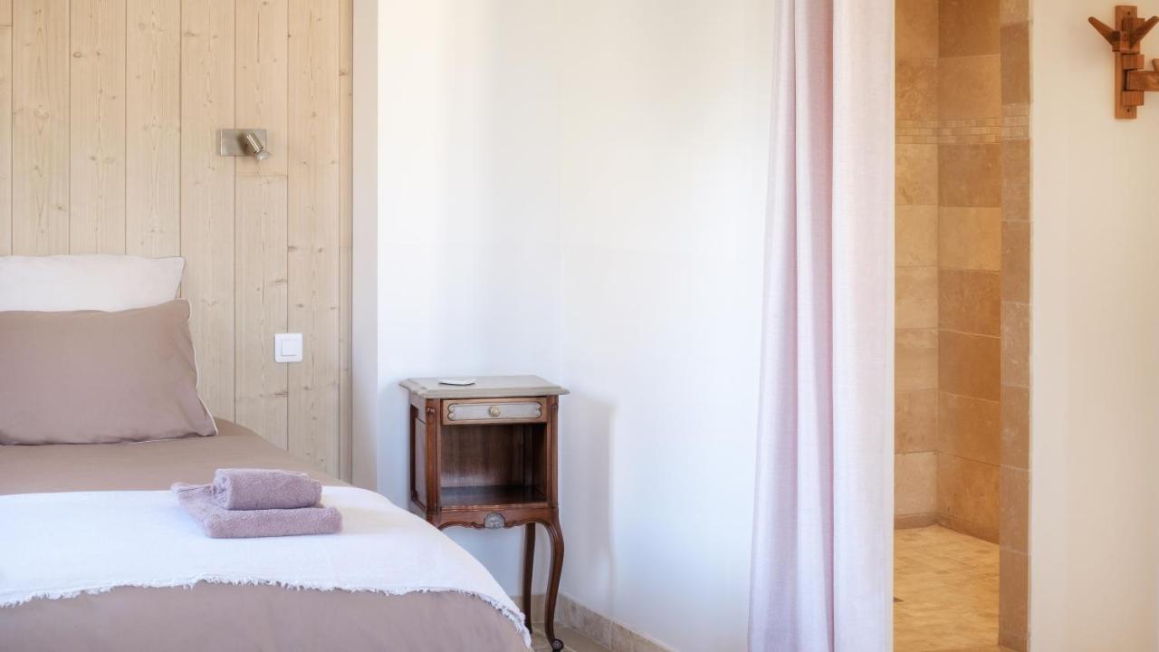 L'Ostal - Bed & Breakfast - Chambres Et Suites De 25 A 40M2 - Spa Saint-Hilaire-dʼOzilhan エクステリア 写真