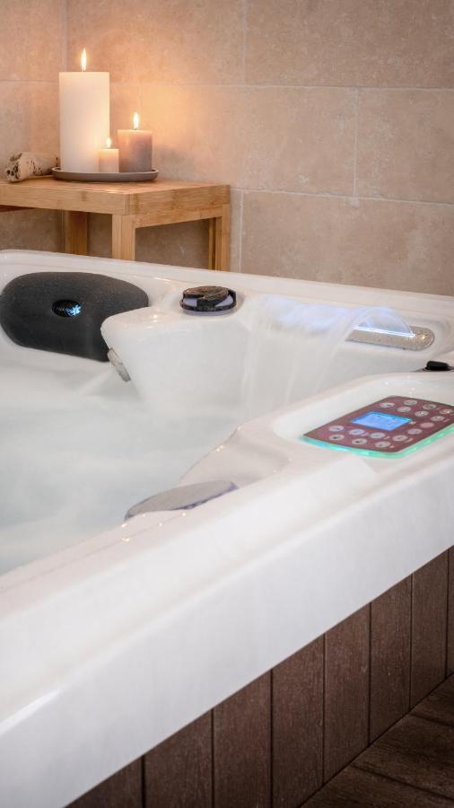 L'Ostal - Bed & Breakfast - Chambres Et Suites De 25 A 40M2 - Spa Saint-Hilaire-dʼOzilhan エクステリア 写真