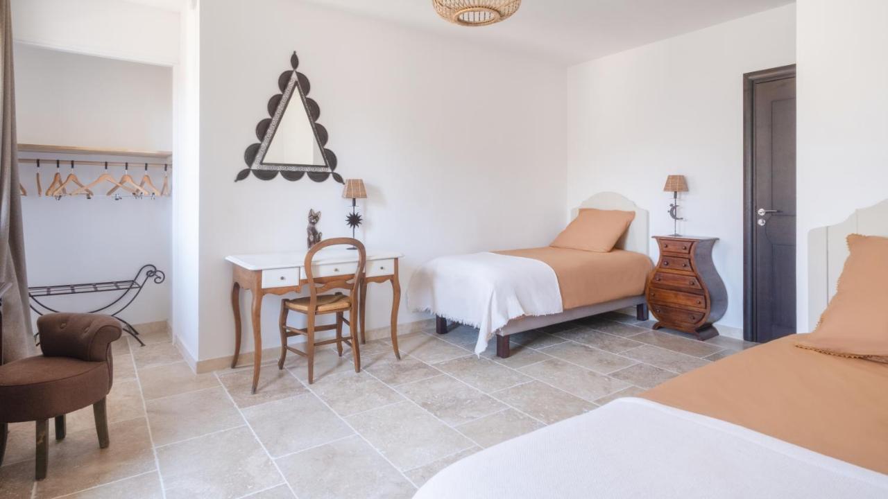 L'Ostal - Bed & Breakfast - Chambres Et Suites De 25 A 40M2 - Spa Saint-Hilaire-dʼOzilhan エクステリア 写真