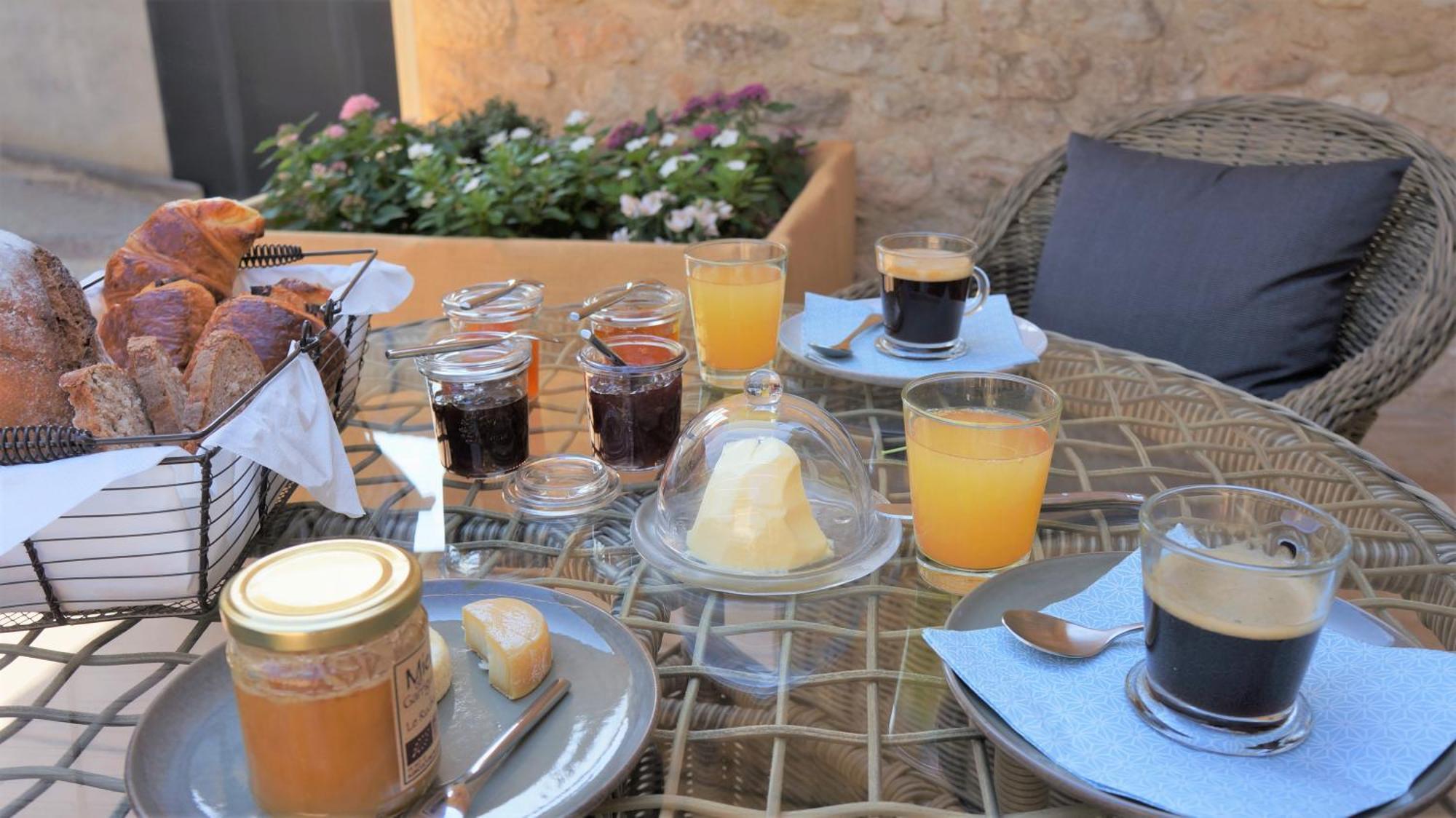 L'Ostal - Bed & Breakfast - Chambres Et Suites De 25 A 40M2 - Spa Saint-Hilaire-dʼOzilhan エクステリア 写真
