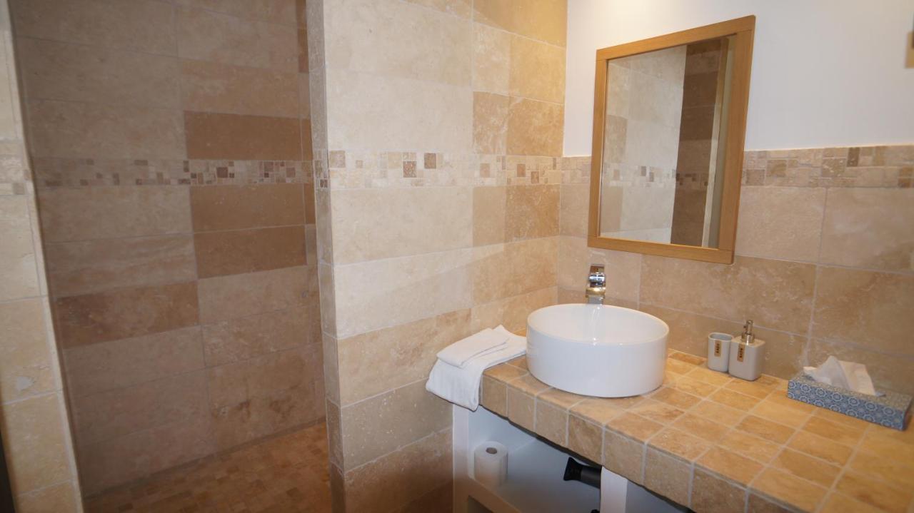 L'Ostal - Bed & Breakfast - Chambres Et Suites De 25 A 40M2 - Spa Saint-Hilaire-dʼOzilhan エクステリア 写真